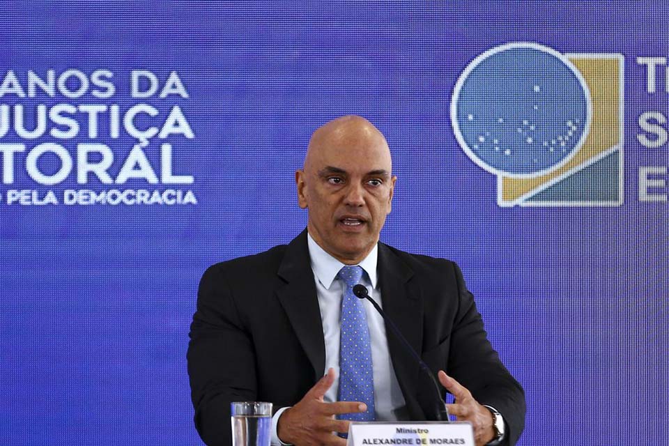 Moraes autoriza Torres a ficar em silêncio em depoimento à CPI