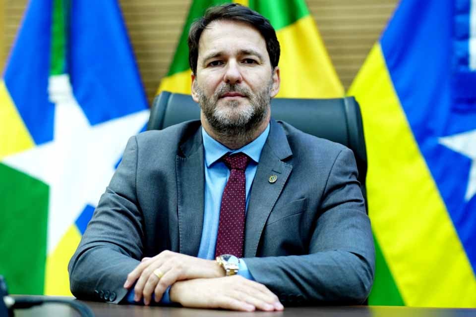 Deputado Alex Redano solicita manutenção emergencial da RO-205 em Cujubim