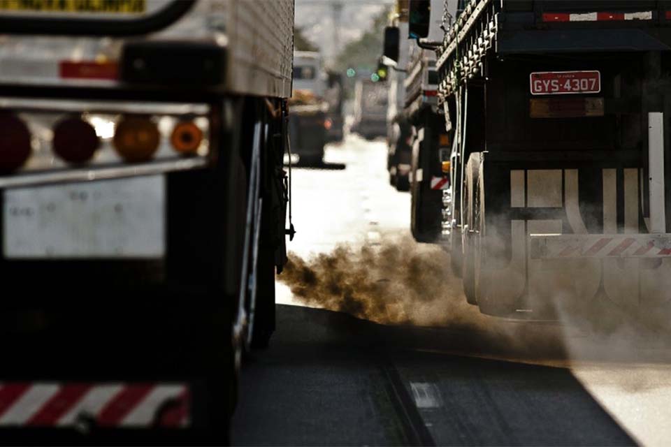 Senado aprova antecipação das metas de redução de gases em 5 anos