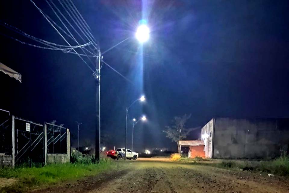 Prefeitura de Porto Velho leva benefício aos moradores da rua Botafogo, no bairro Lagoinha