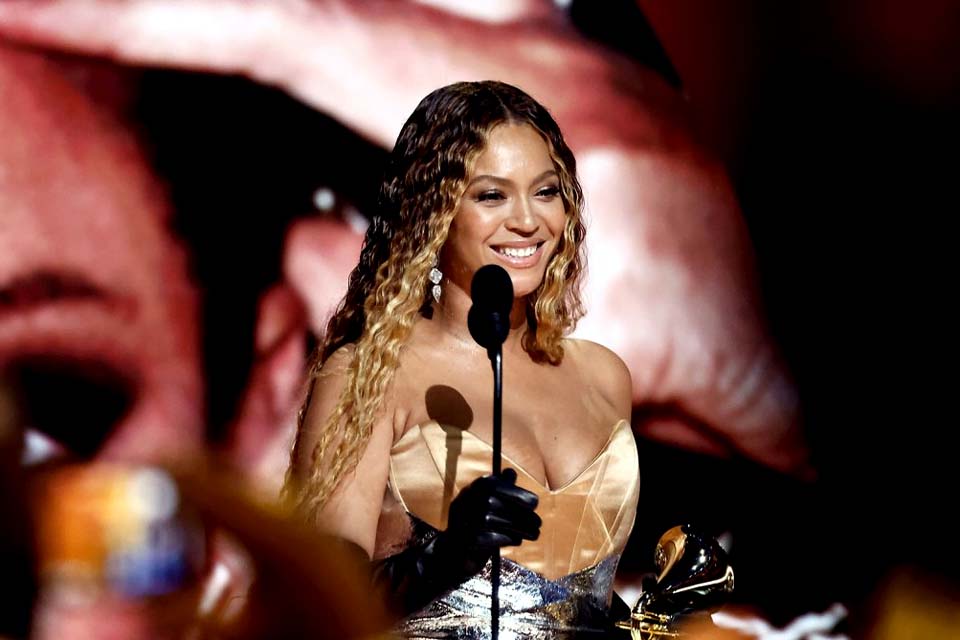 Beyoncé bate recorde de conquistas no Grammy e Harry Styles leva prêmio de melhor álbum