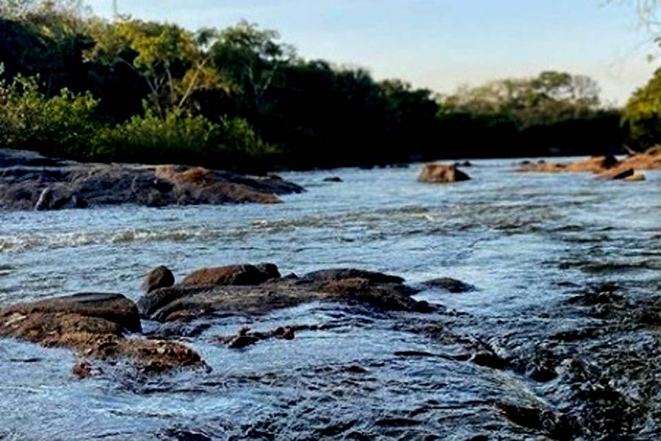 Ji-Paranaenses aproveitam o fim de semana prolongado e o forte calor para se refrescar em rios