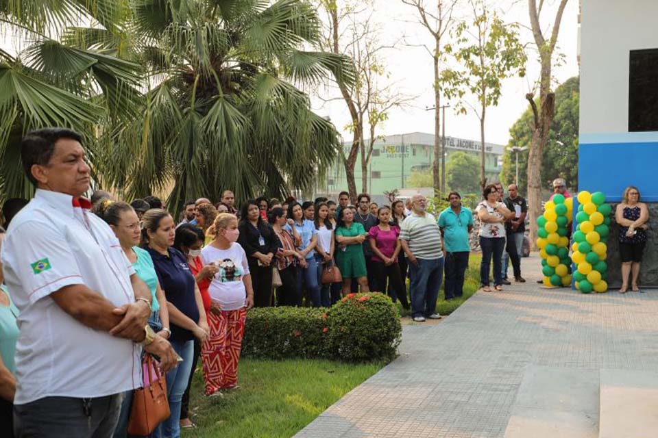 Servidores públicos se reúnem para Momento Cívico