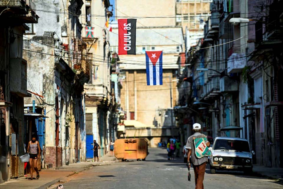 Governo cubano tenta aliviar escassez de alimentos após protestos