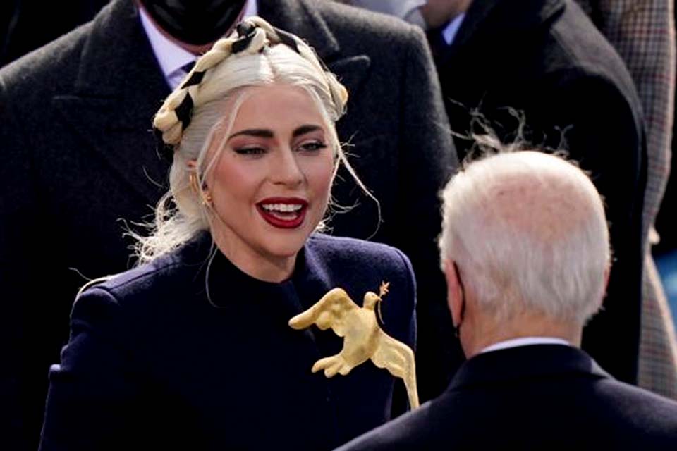 Lady Gaga diz que usou vestido à prova de bala na posse de Joe Biden