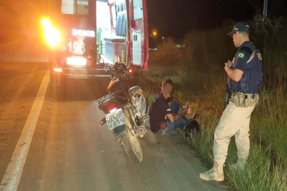 Motociclista embriagado dorme as margens da BR 364