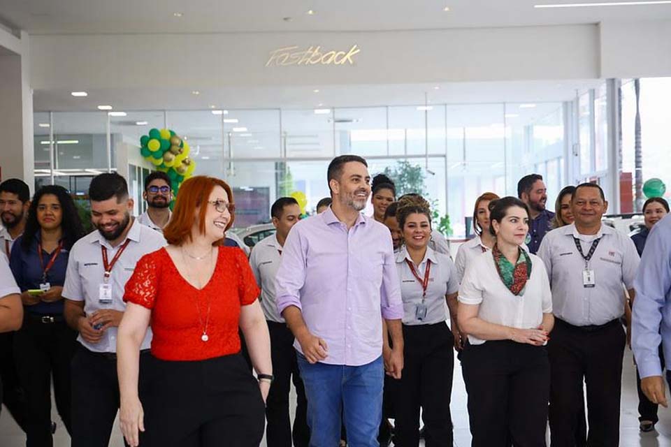 Durante reunião com mulheres, Léo explica como vai desenvolver ações para elas