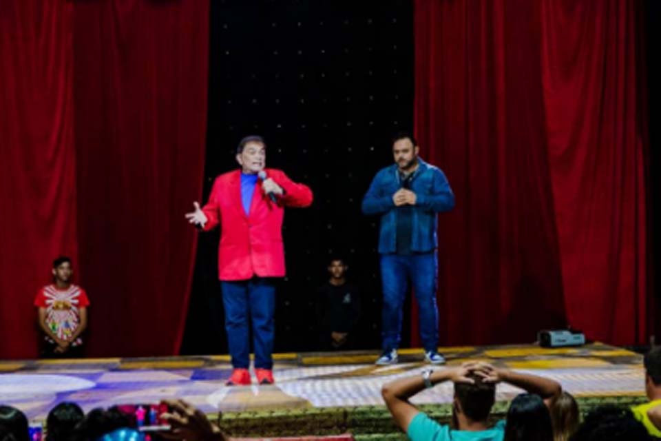 Aos 86 anos, “trapalhão” Dedé Santana faz cinco apresentações em circo na cidade