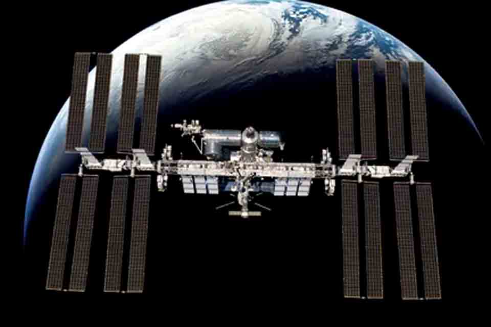 Agência espacial russa ameaça desorbitar a ISS em direção aos EUA