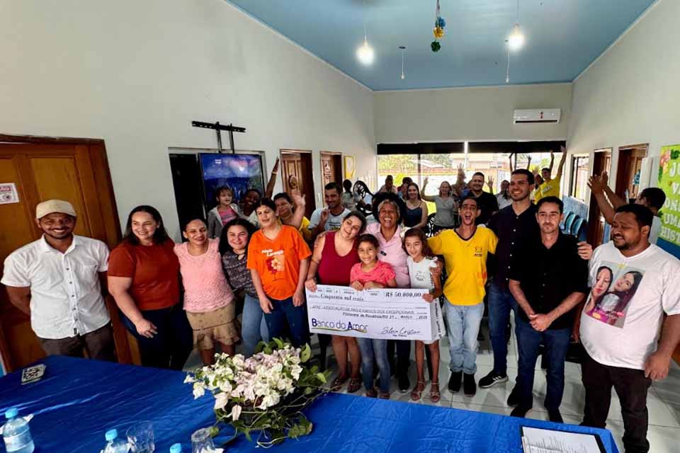 Celebrando o Dia Internacional da Síndrome de Down, Sílvia Cristina entrega recurso para a Apae de Primavera de Rondônia