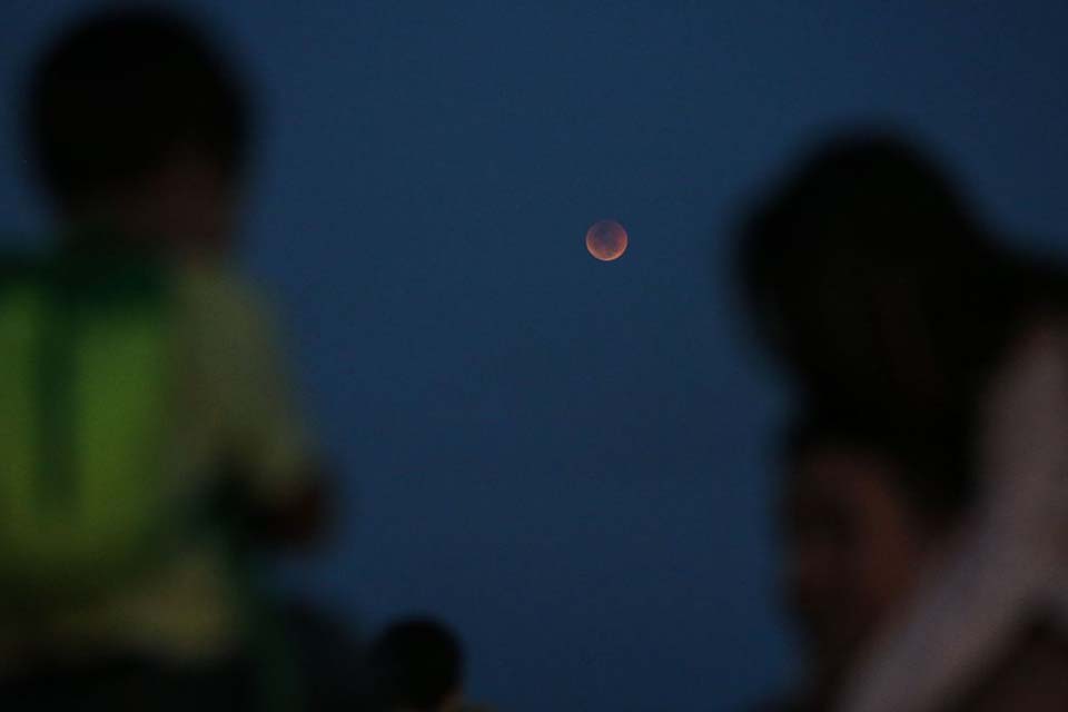 Eclipse lunar terá Lua de Sangue na madrugada desta terça-feira