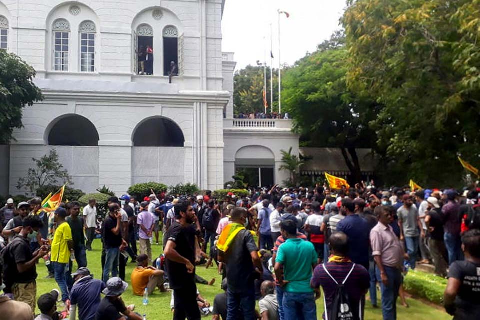 Presidente do Sri Lanka foge de residência oficial antes de ataque de manifestantes