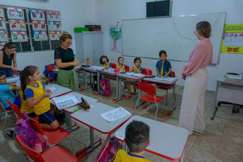 Prazo para inscrição de novos alunos nas escolas municipais termina no próximo domingo (4); pais ou responsáveis podem optar por até três escolas 