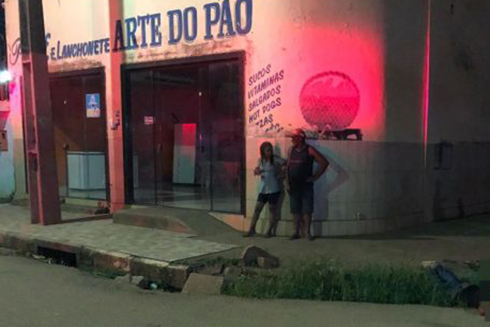 Comerciante é executado com cinco tiros na frente de panificadora