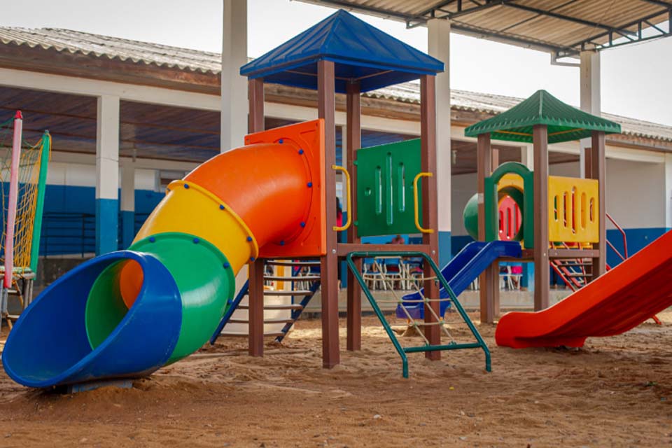 Prefeitura de Jaru realiza aquisição de playgrounds e materiais pedagógicos para atender escolas municipais