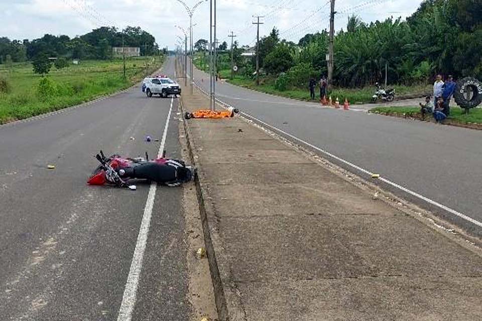 Motociclista morre e esposa fica ferida em acidente  na RO 473 em Urupá