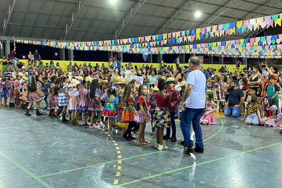 Comidas típicas, danças e diversão marcaram a 7ª Noite Junina da Escola Nair Barros