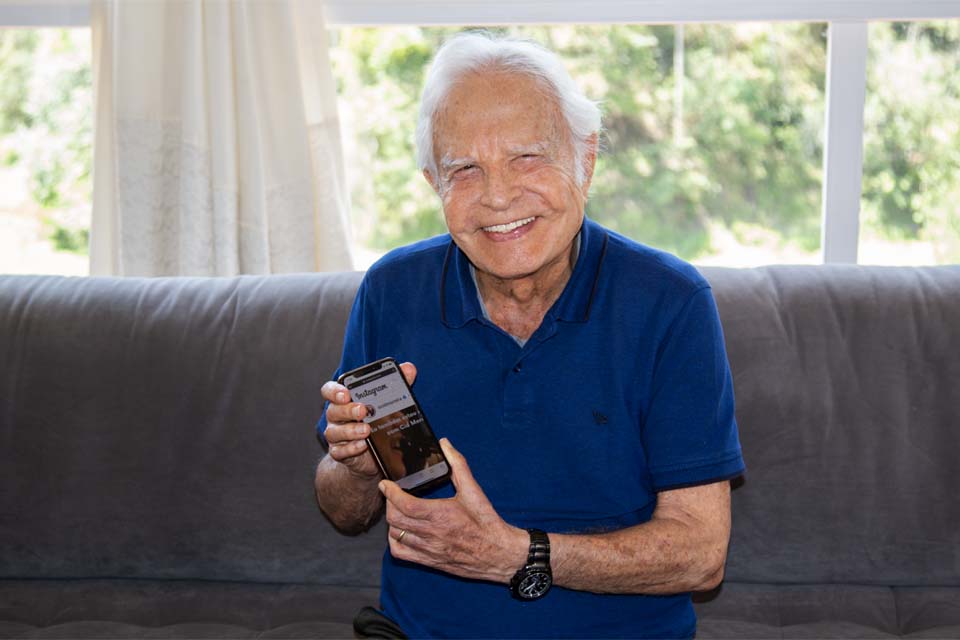 Com 93 anos, Cid Moreira lança própria rádio: “Como se eu estivesse renascendo”