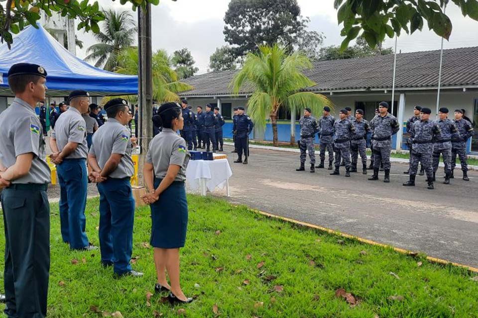 Entrega de medalhas e diplomas no 4° Batalhão da Polícia Militar marca homenagem a Tiradentes