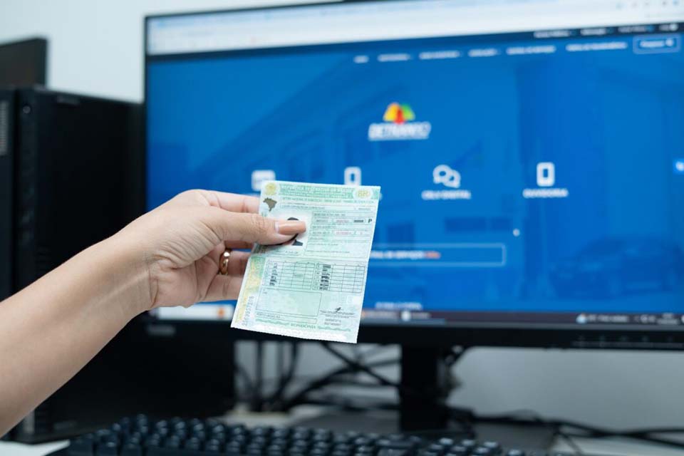 Detran-RO orienta cidadão sobre concessão do registro de exercício de atividade remunerada