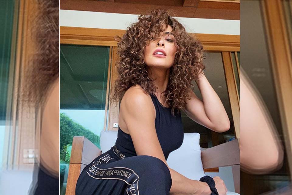 Juliana Paes mostra cabelo natural e surpreende: Vou tentar emplacar em uma novela