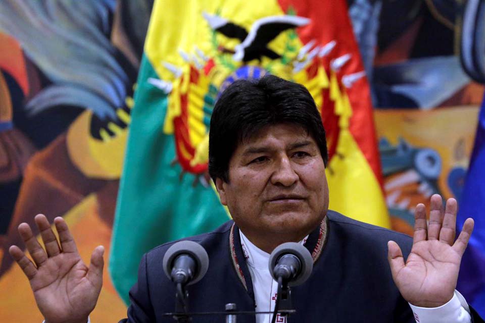 Evo Morales volta para a Bolívia após posse de presidente socialista