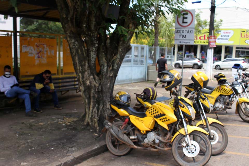 Motoristas de táxi, aplicativos e mototaxistas acatam restrições de trabalho e normas para prevenção ao coronavírus