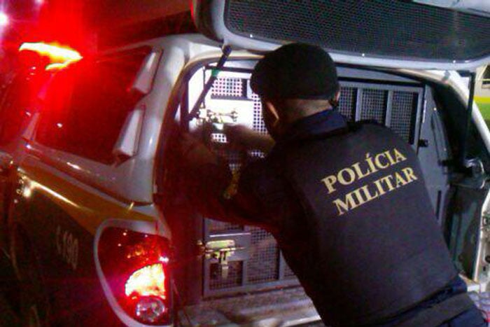 Polícia Militar prende homem com pistola .40 na zona leste