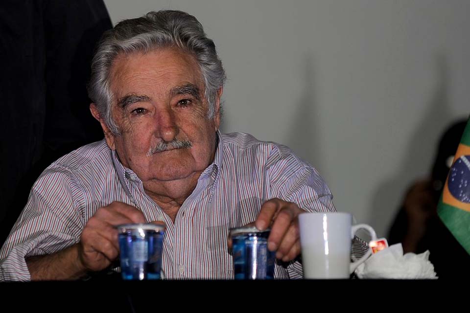 Ex-presidente uruguaio, Mujica renuncia ao Senado e deixa política