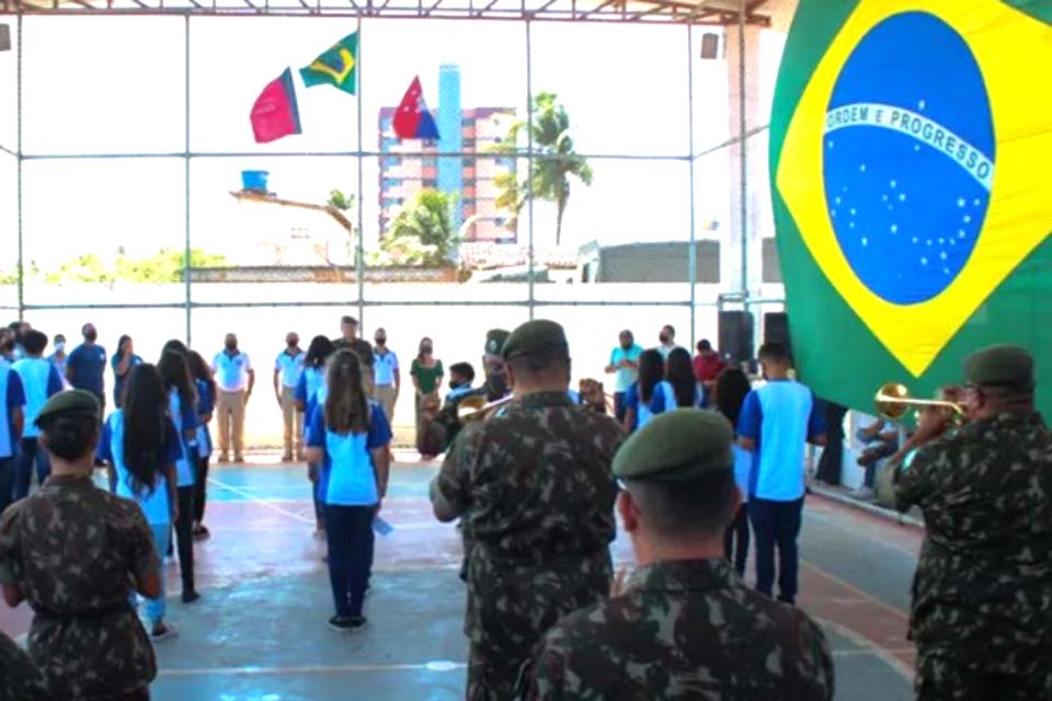 Governo Federal anuncia fim do projeto das escolas cívico-militares; para o Sintero, a ação é um avanço na luta pelo fortalecimento da escola pública