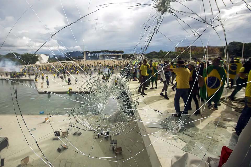 Supremo Tribunal Federal condena mais 15 réus por atos de 8 de janeiro