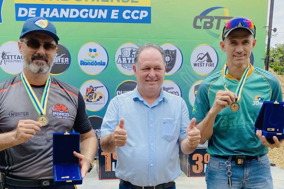 Pioneiros do tiro esportivo de Rondônia recebem Medalha do Mérito Legislativo do deputado Pedro Fernandes