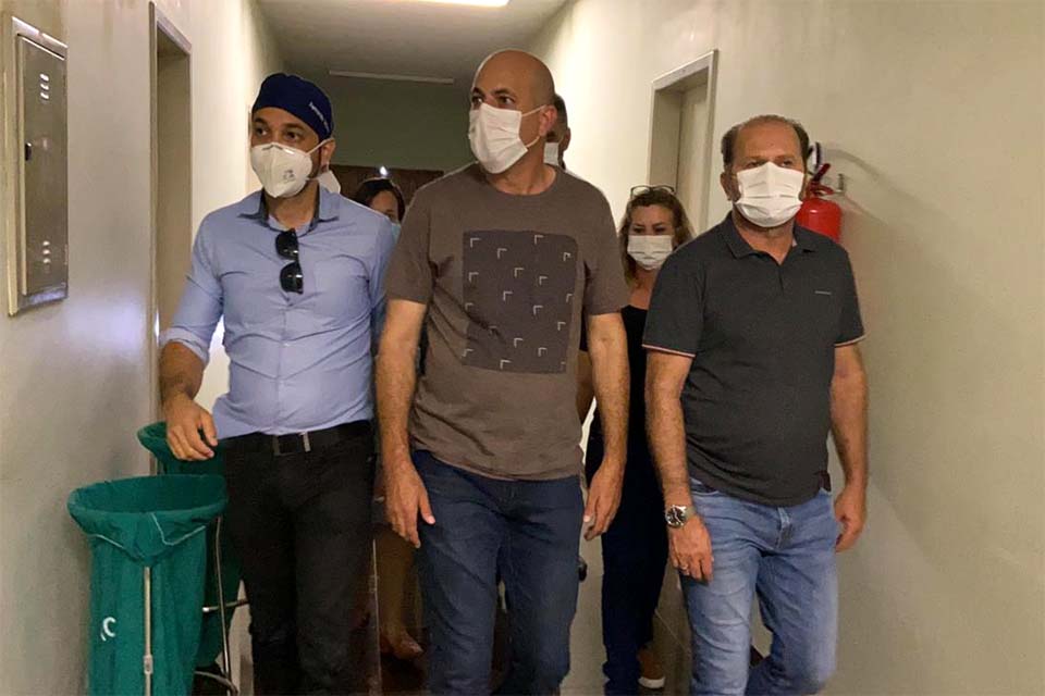 Ismael Crispin visita hospitais de Cacoal e de São Francisco do Guaporé