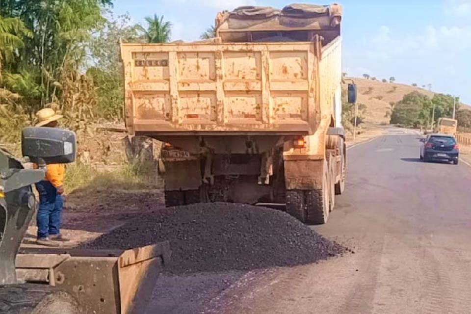 Serviço de tapa-buracos na RO-383 entre Rolim de Moura e Santa Luzia do Oeste é concluído