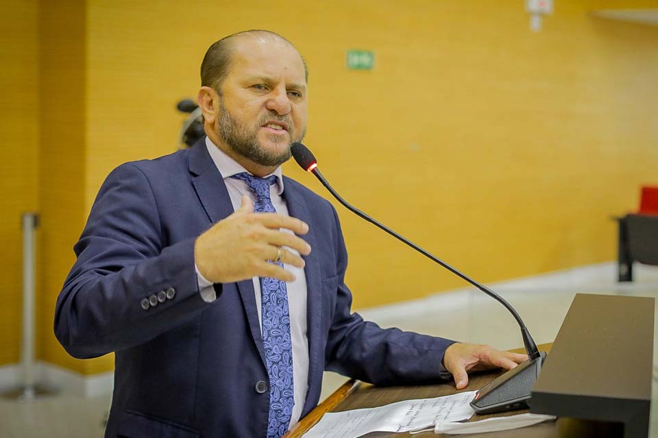 Deputado Cirone Deiró celebra aprovação de recursos para renovação do Cartão Alimentação Escolar