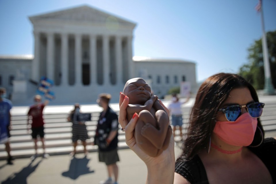 Suprema Corte dos EUA derruba lei local que restringe o aborto