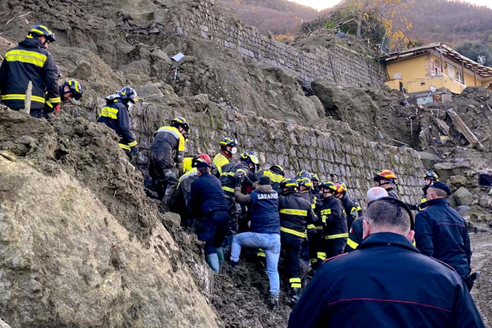 Itália ordena nova evacuação em cidade de deslizamento