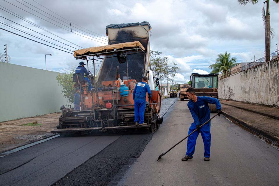 Obra de recapeamento contempla a rua Governador Ari Marcos