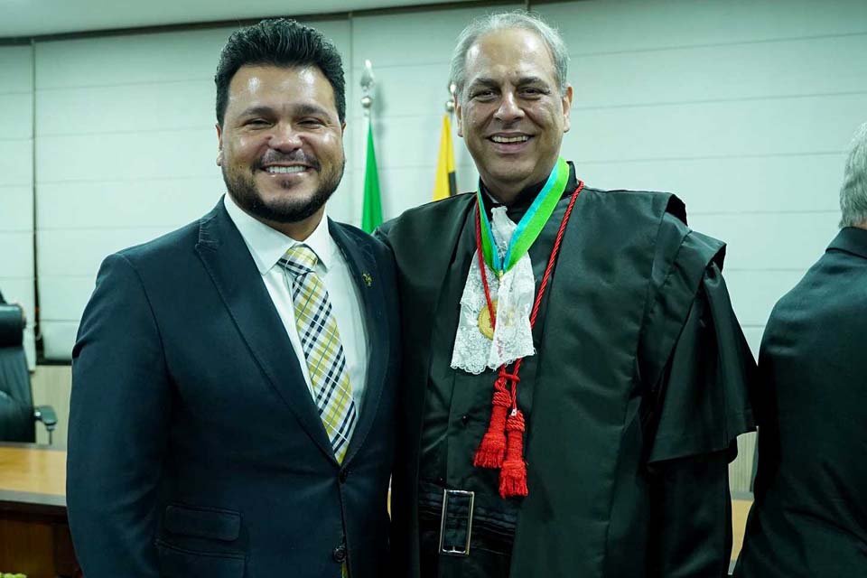 Presidente da ALE-RO Marcelo Cruz prestigia posse do novo corpo diretivo do Tribunal de Justiça de Rondônia