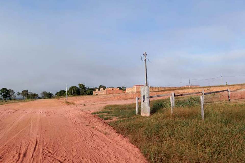 Um ano após reportagem, bairro José de Anchieta continua em expansão, mas enfrenta atraso na instalação de água e energia