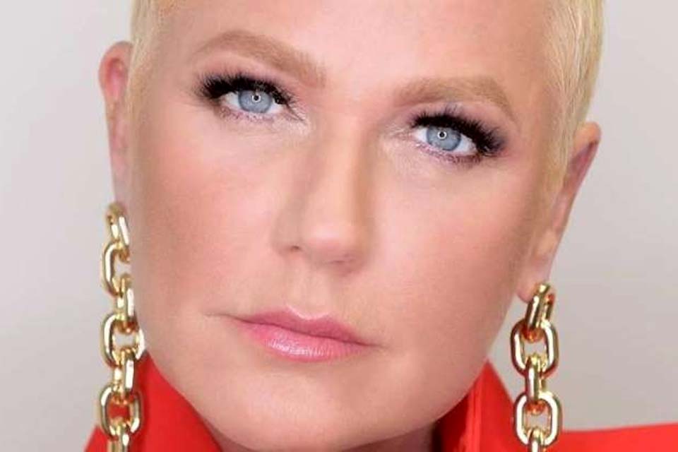 Xuxa diz que pensou em desistir da carreira: 'Adoeci de tanto trabalhar'