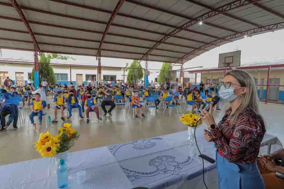 Escola Pingo de Gente recebe novo auditório 