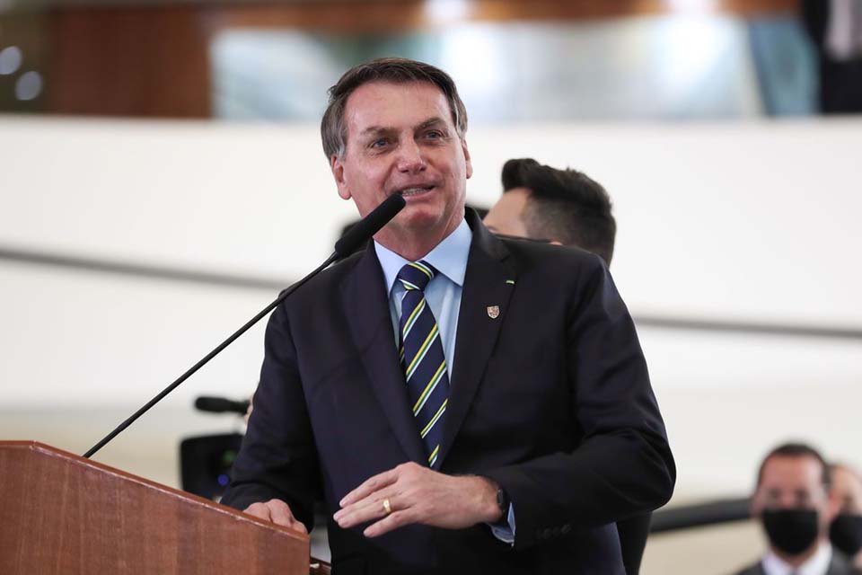 Bolsonaro sanciona PL que transfere saldos de assistência social