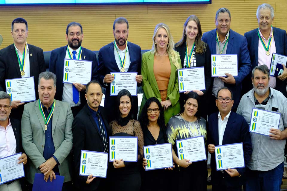 Deputados fazem homenagem a Associação Rondoniense de Municípios pelos 30 anos de criação