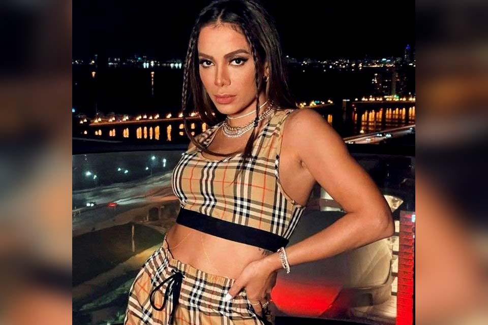 Anitta anuncia reality show em que ficará isolada em ilha com mais nove amigos