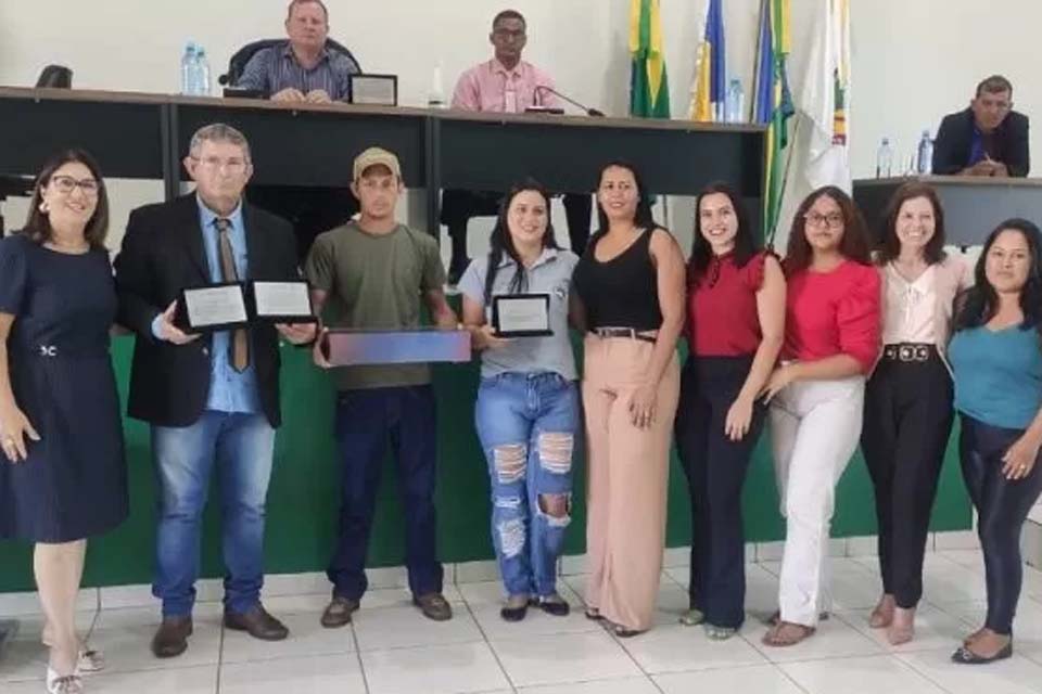  Associação entrega placas de reconhecimento a lideranças e voluntários em Corumbiara e Chupinguaia