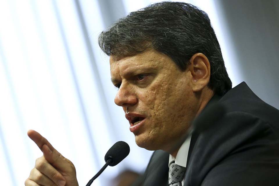 Infraestrutura continua atraente a investimento externo, diz ministro