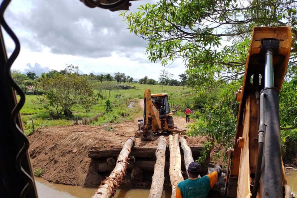 Secretária Municipal de Obras finaliza obra de pontes das linhas 188 e 192