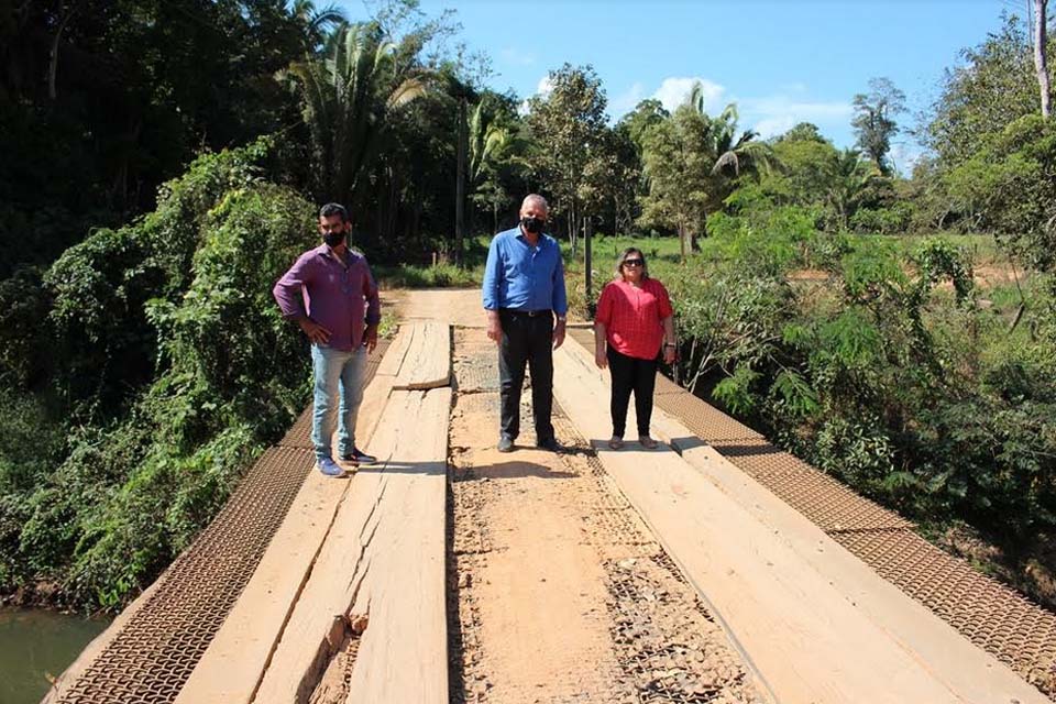 Adelino Follador vistoria Linhas em recuperação no município de Campo Novo de Rondônia