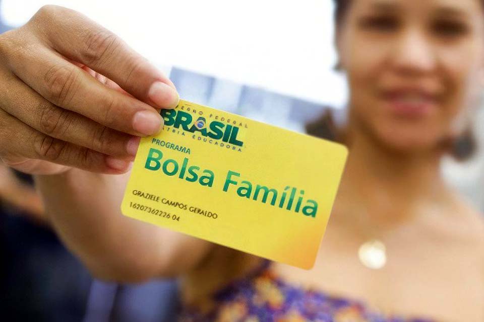 Caixa paga novo Bolsa Família a beneficiários com Número de Inscrição Social de final 4